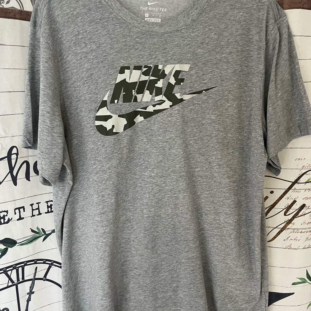 Nike Men's Gray Camouflage emblem pattern  T-Shirt